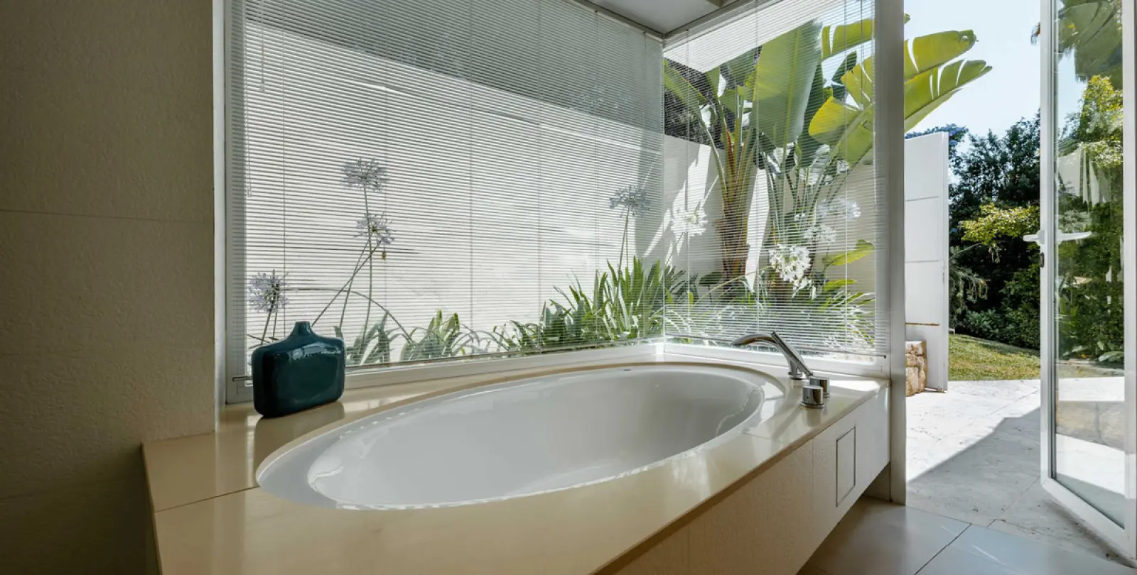 Short-term rent of detached villa in The Golden Mile 22