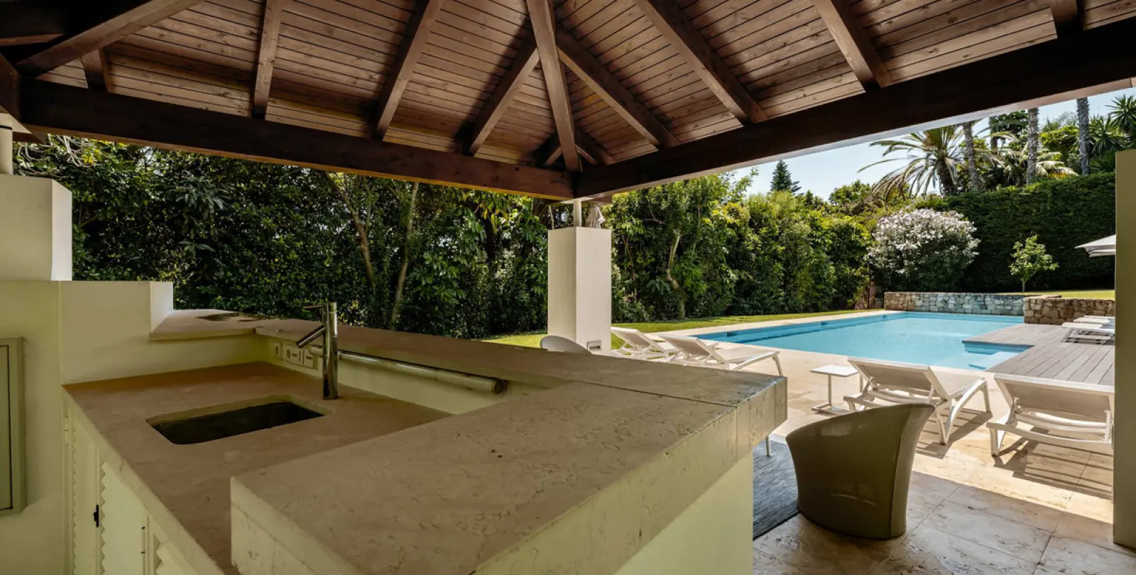Short-term rent of detached villa in The Golden Mile 27