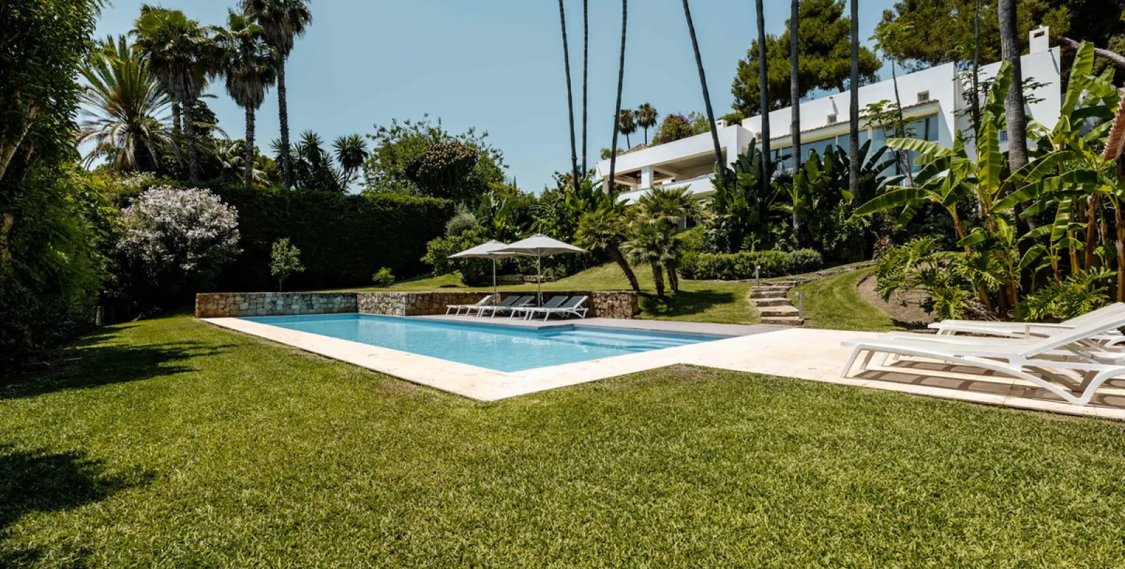 Short-term rent of detached villa in The Golden Mile 30