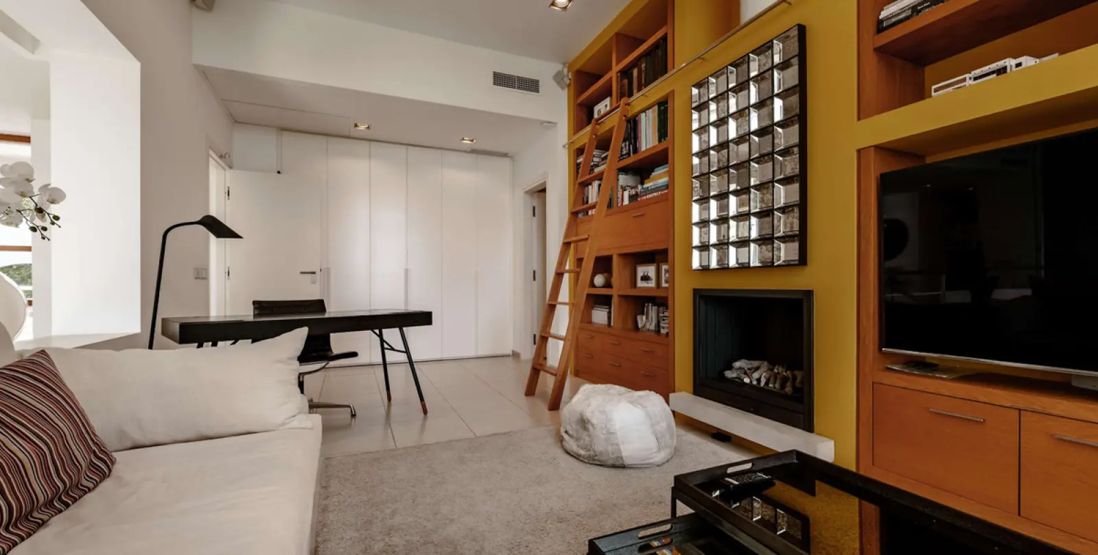 Short-term rent of detached villa in The Golden Mile 35