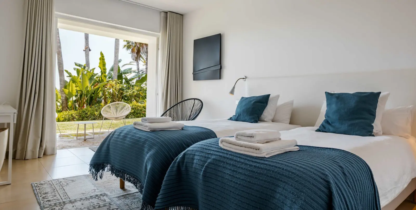 Short-term rent of detached villa in The Golden Mile 37