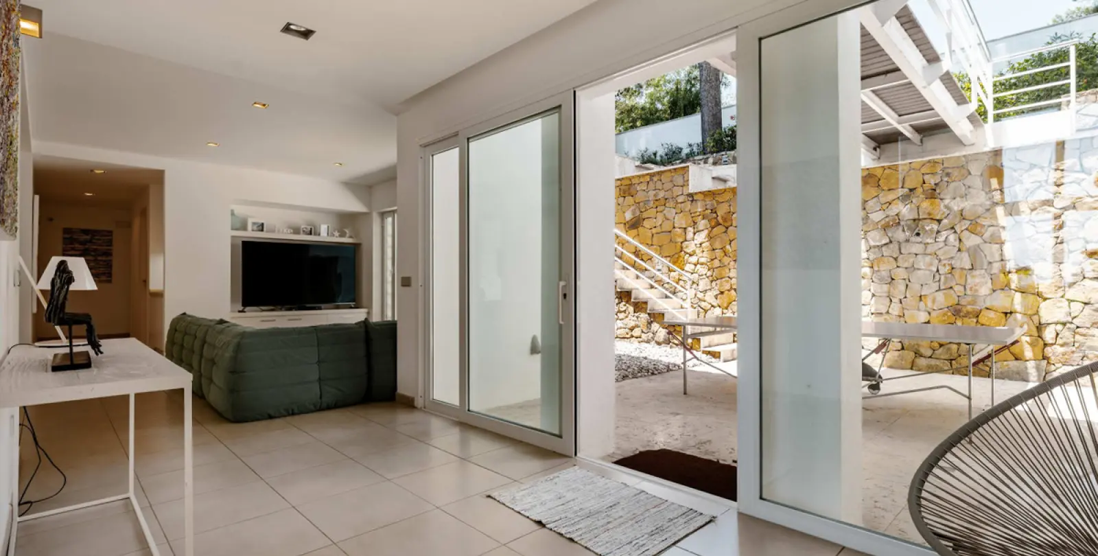 Short-term rent of detached villa in The Golden Mile 49