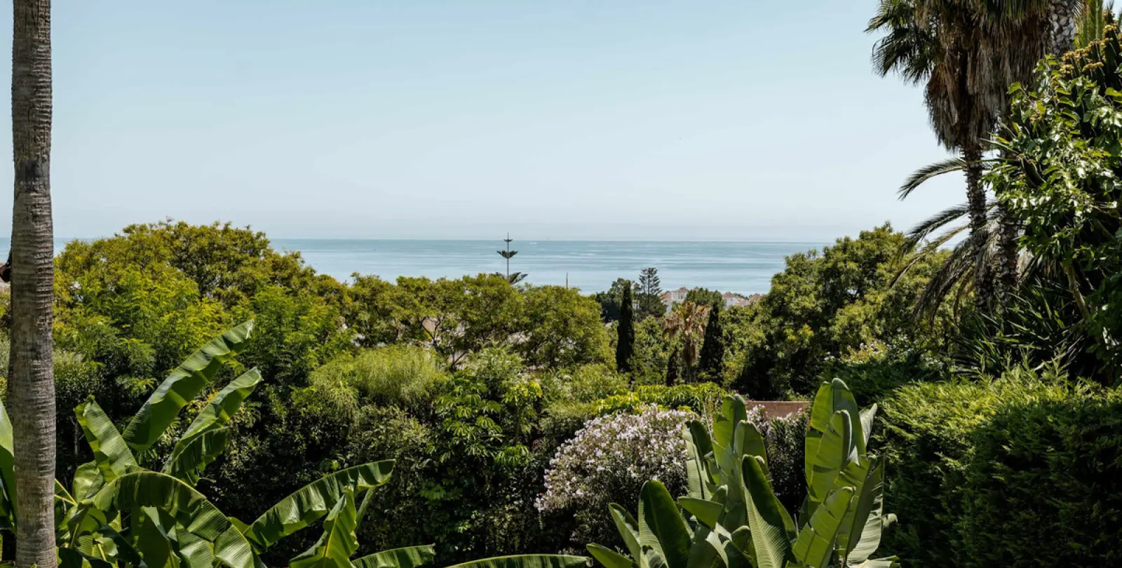 Short-term rent of detached villa in The Golden Mile 58