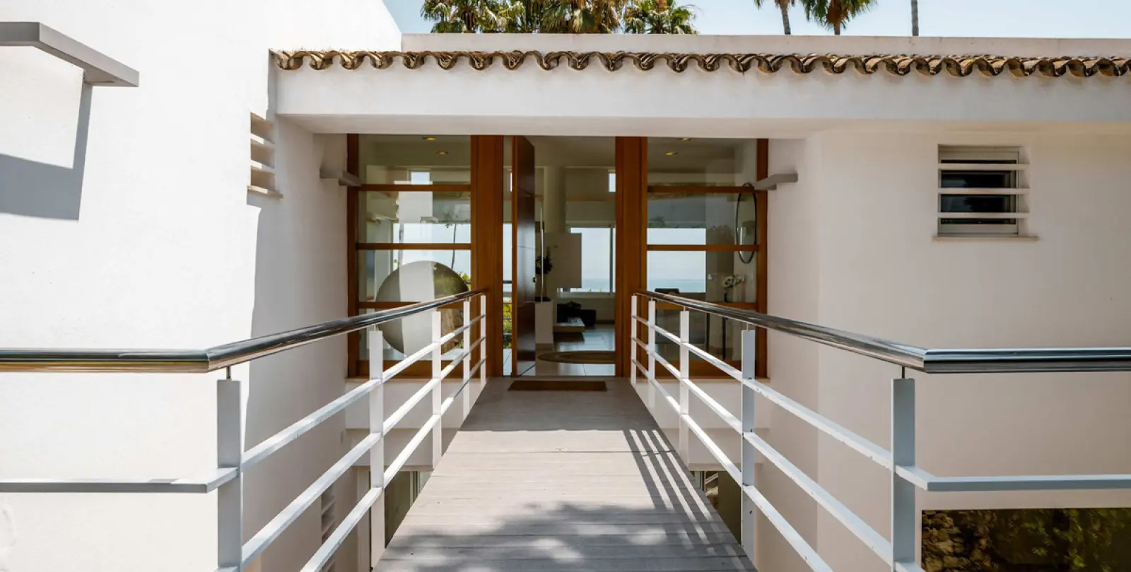 Short-term rent of detached villa in The Golden Mile 63