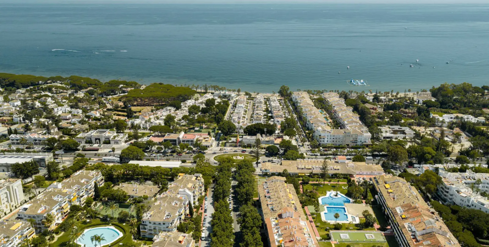 Short-term rent of detached villa in The Golden Mile 71