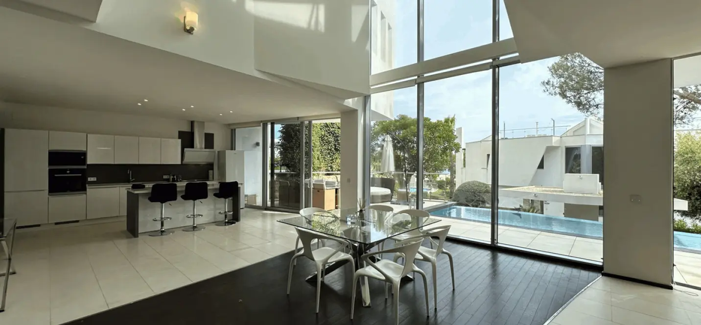 Long-term rent of semi-detached house in The Golden Mile 1