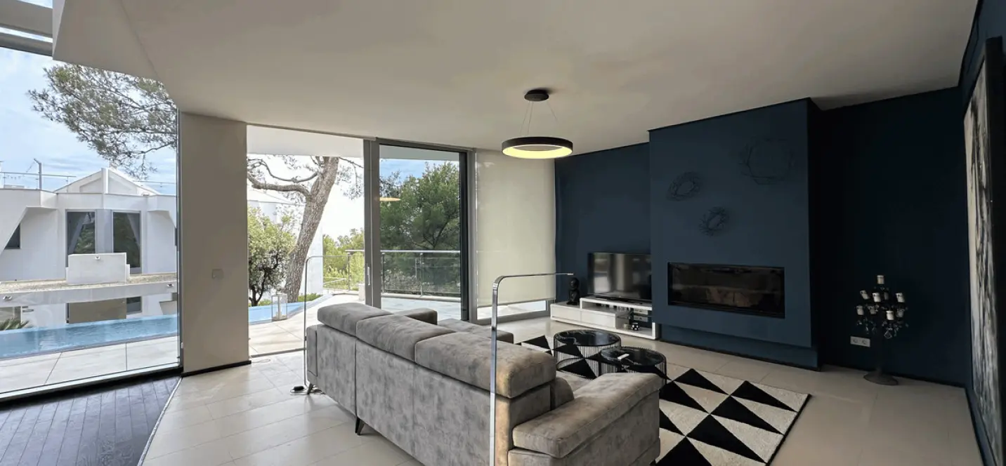Long-term rent of semi-detached house in The Golden Mile 2