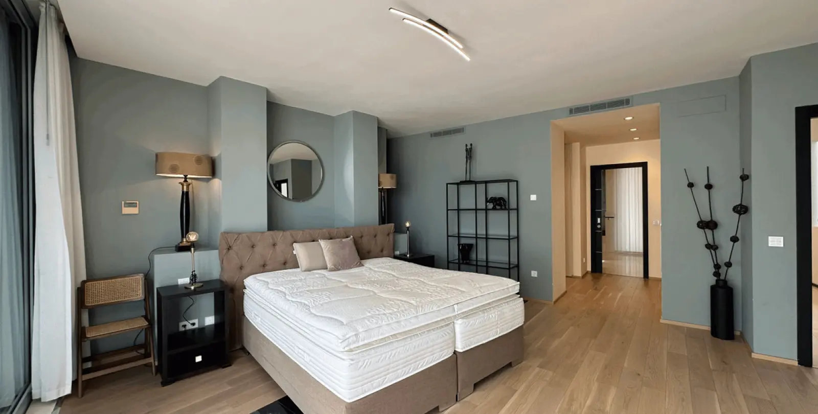 Долгосрочная аренда дома на две семьи в The Golden Mile 27