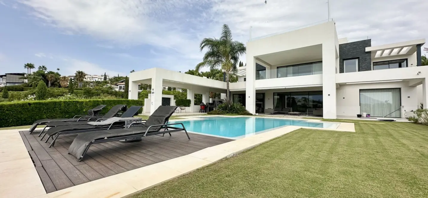 Long-term rent of detached villa in Los Flamingos 1