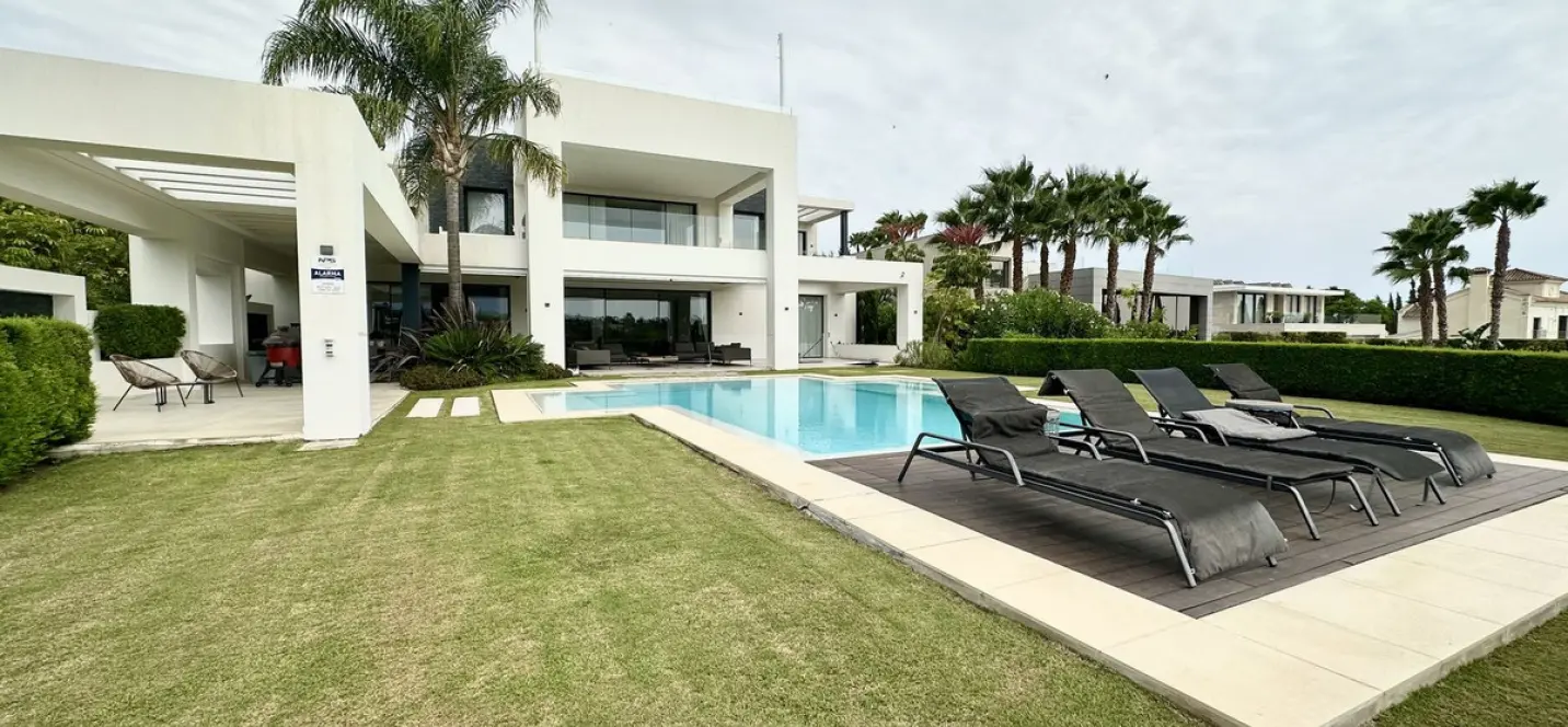 Long-term rent of detached villa in Los Flamingos 2