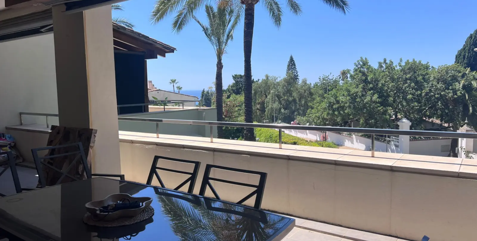 Long-term rent of middle floor apartment in The Golden Mile 1