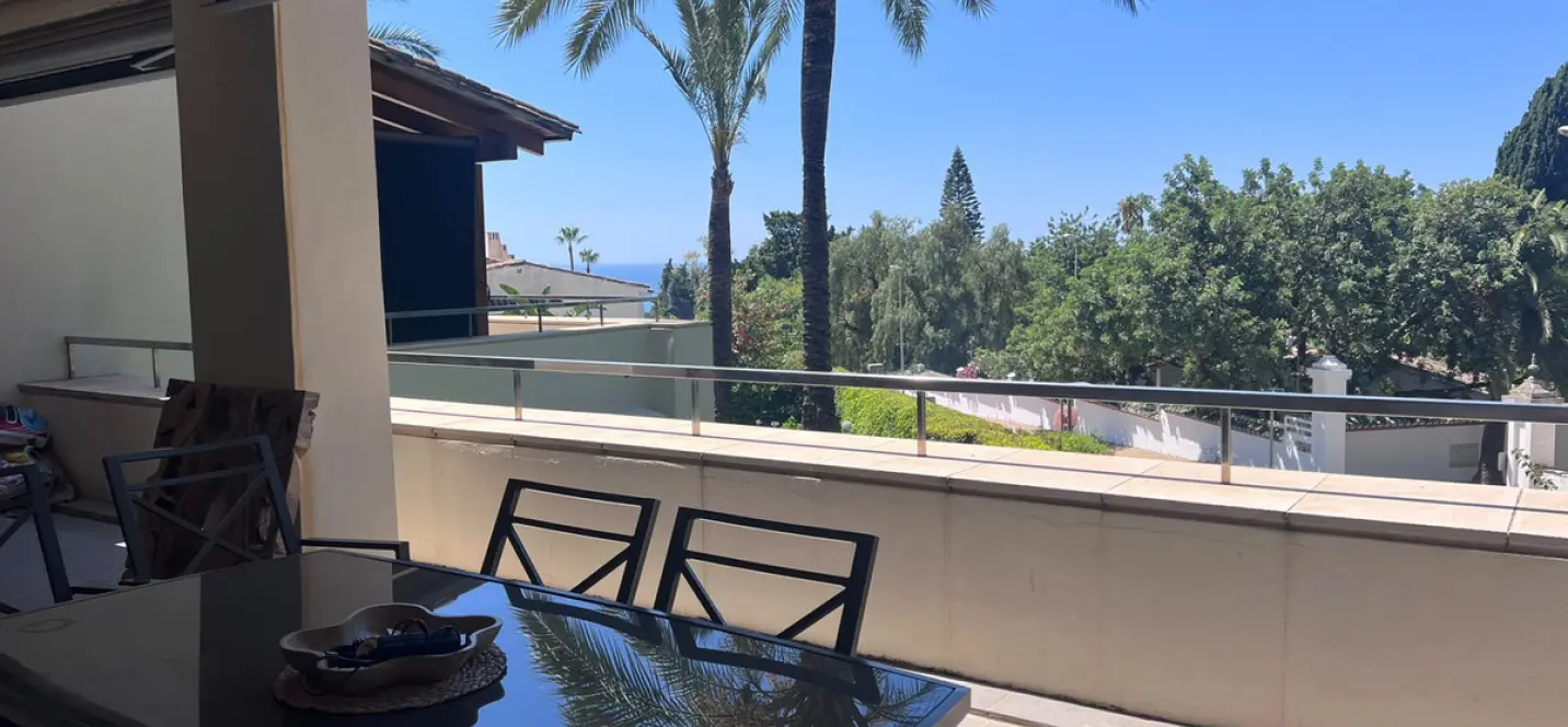 Long-term rent of middle floor apartment in The Golden Mile 0