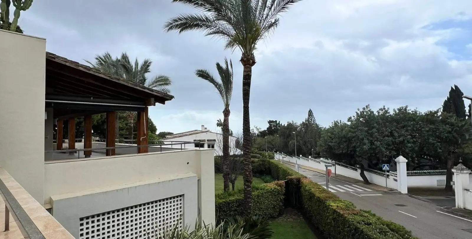 Long-term rent of middle floor apartment in The Golden Mile 2