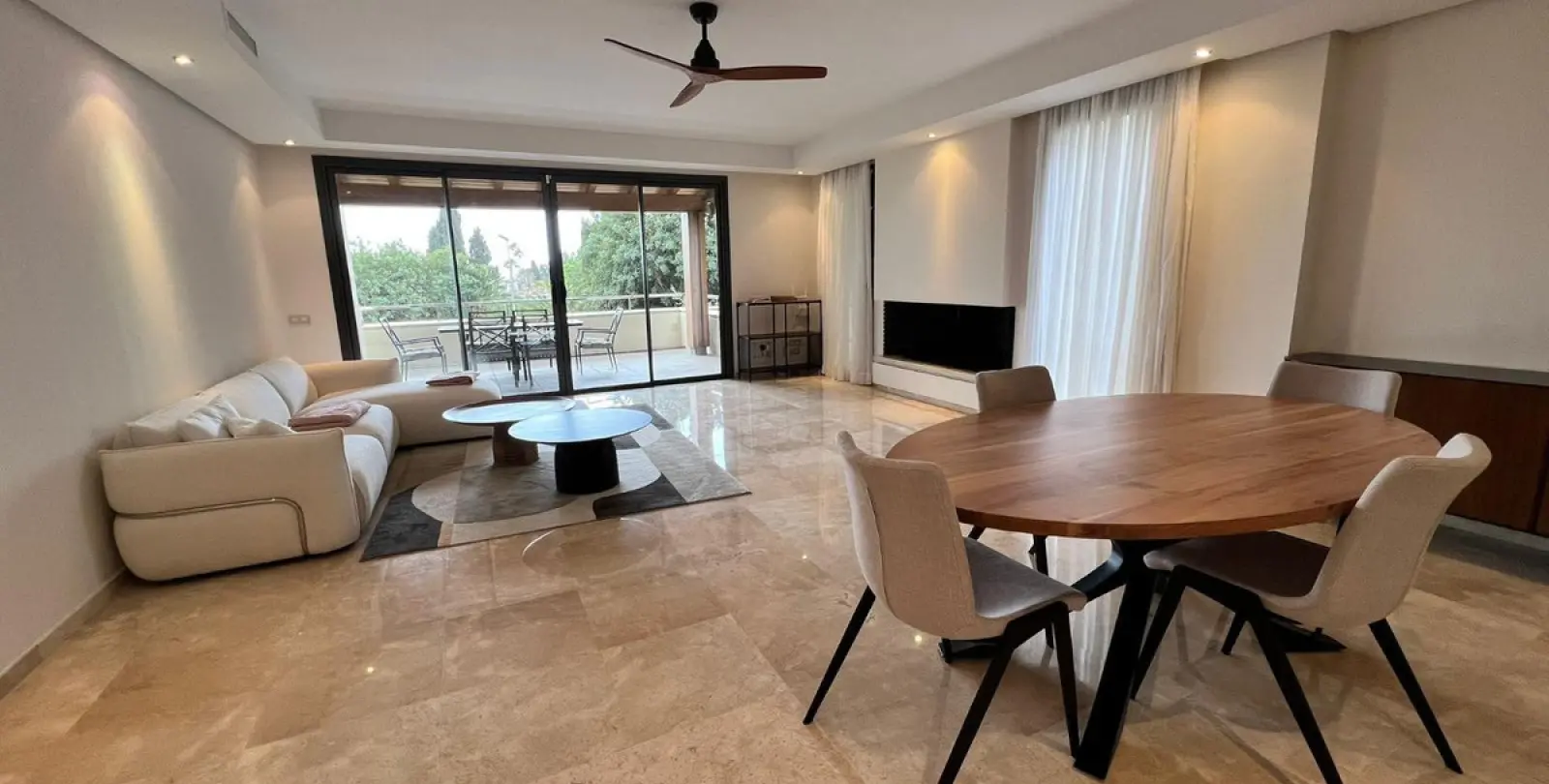 Long-term rent of middle floor apartment in The Golden Mile 3