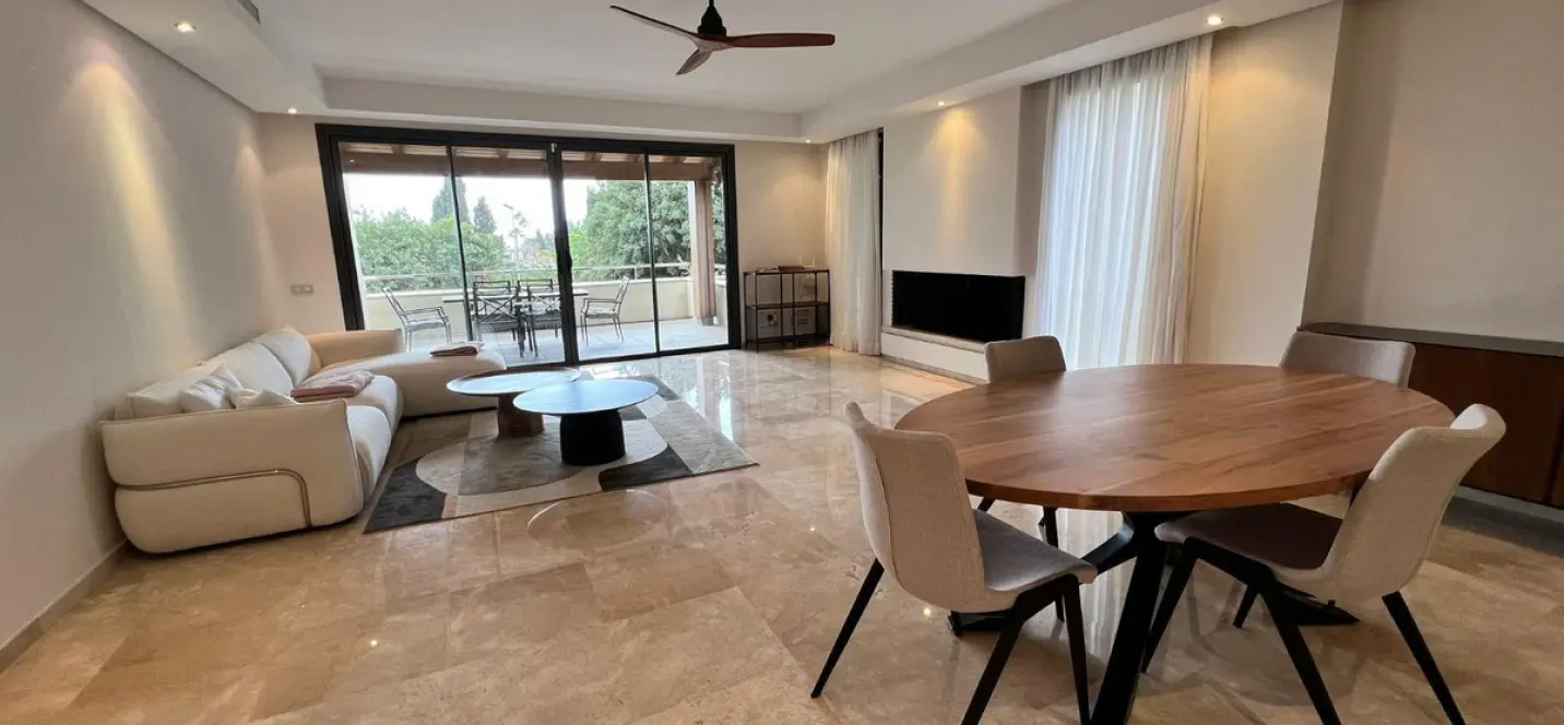 Long-term rent of middle floor apartment in The Golden Mile 2