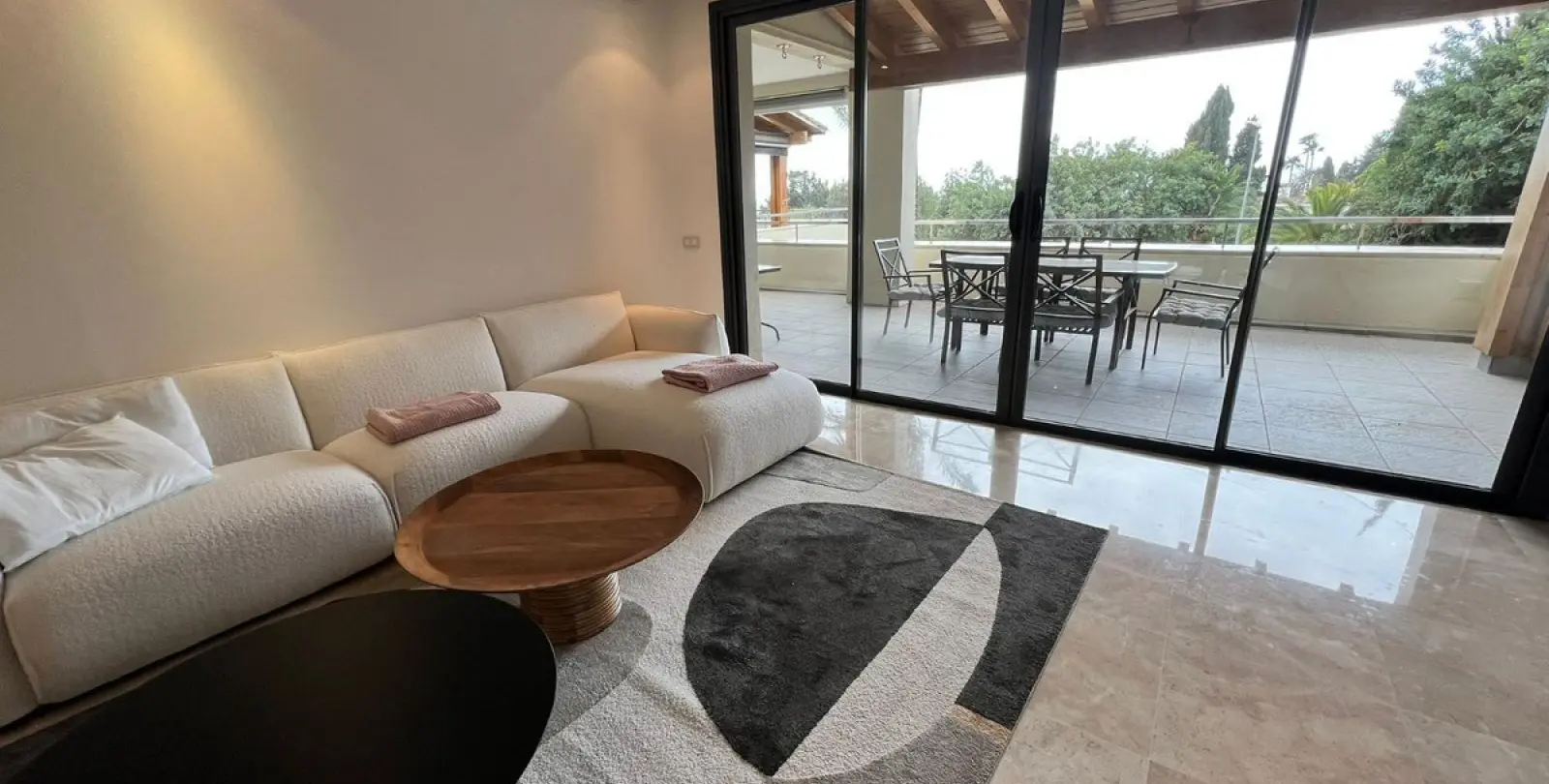 Long-term rent of middle floor apartment in The Golden Mile 4