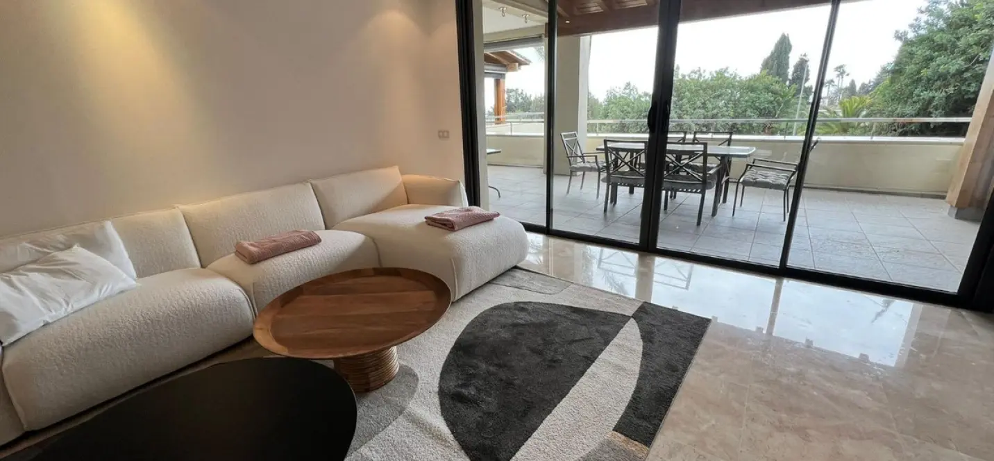 Long-term rent of middle floor apartment in The Golden Mile 3