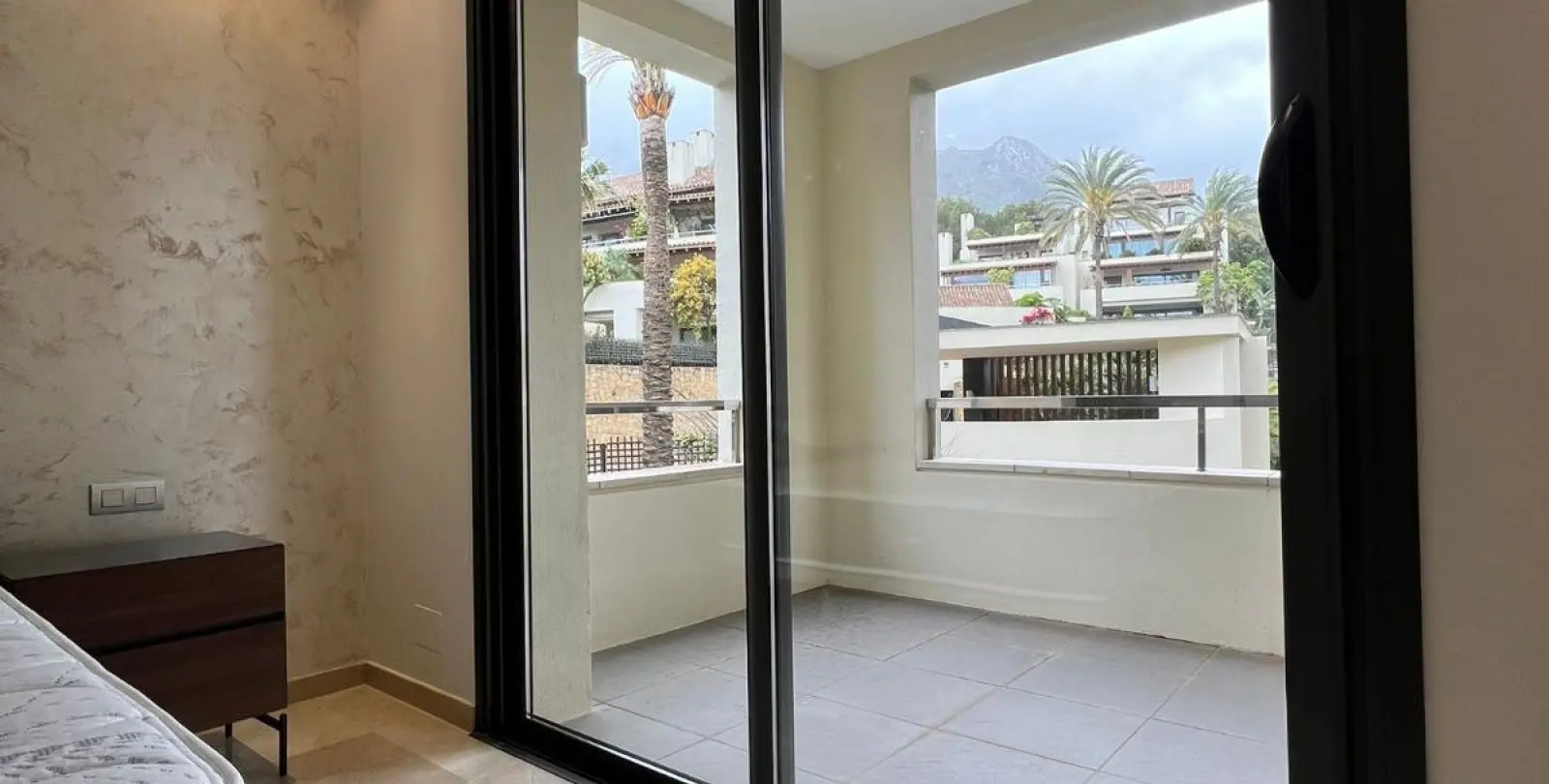 Long-term rent of middle floor apartment in The Golden Mile 8