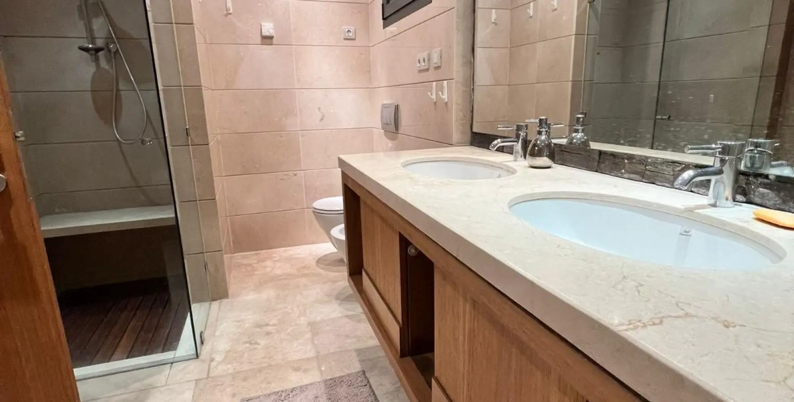 Long-term rent of middle floor apartment in The Golden Mile 9