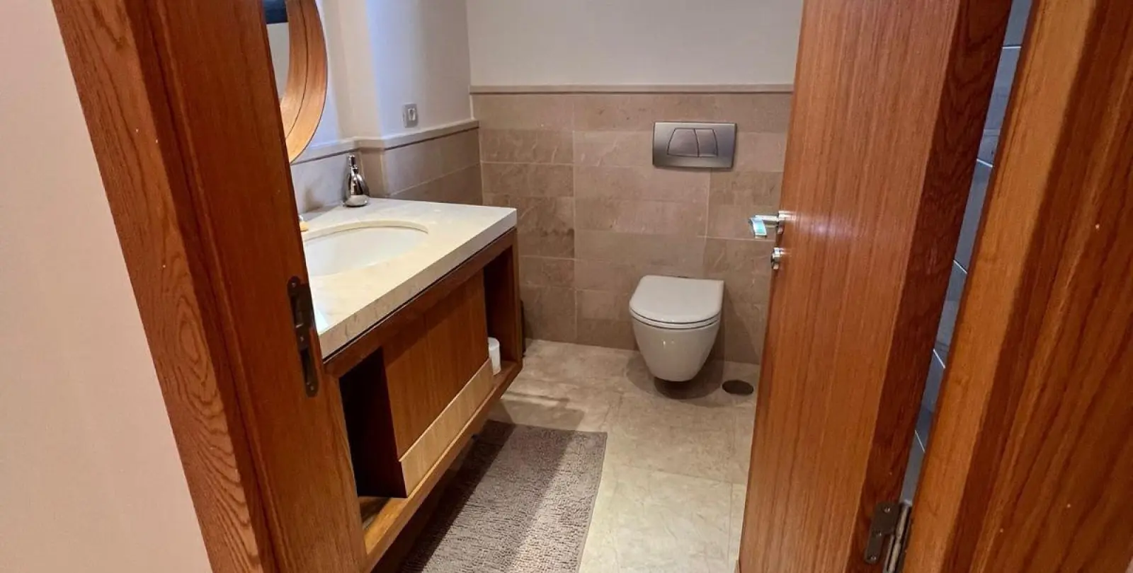Long-term rent of middle floor apartment in The Golden Mile 13