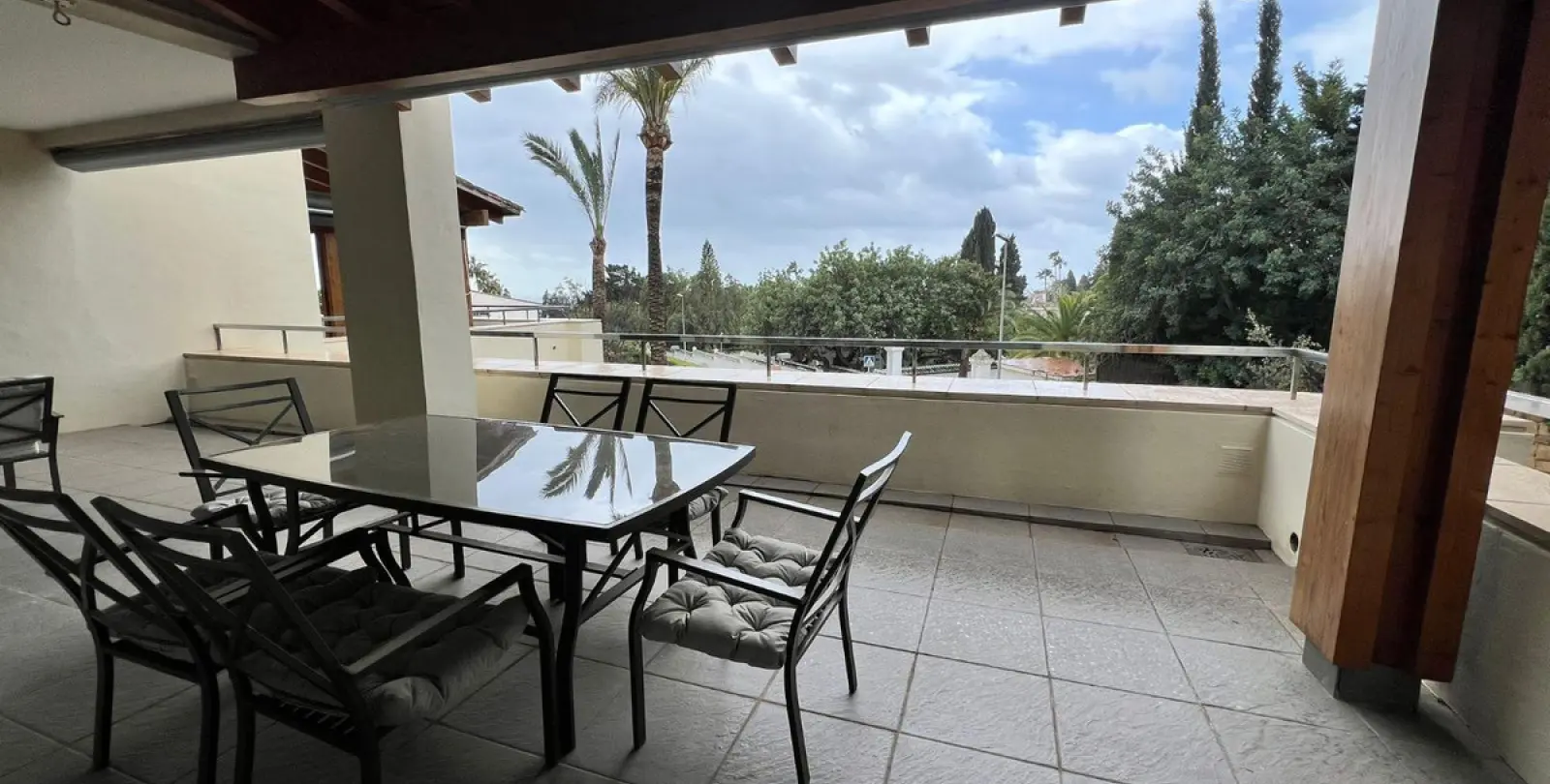 Long-term rent of middle floor apartment in The Golden Mile 17