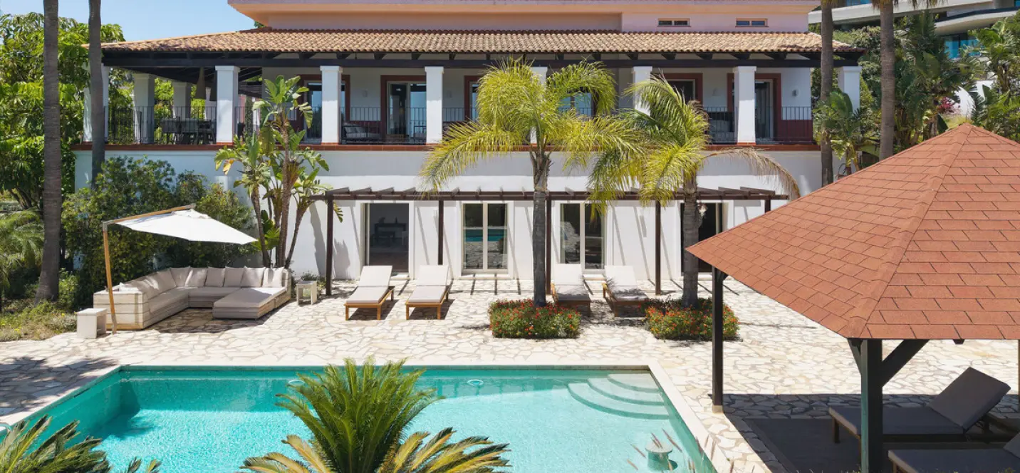 Short-term rent of detached villa in Benahavís 0