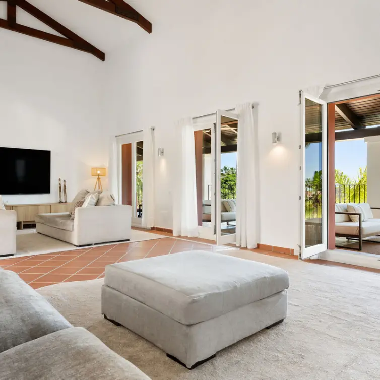Long-term rent of detached villa in Benahavís