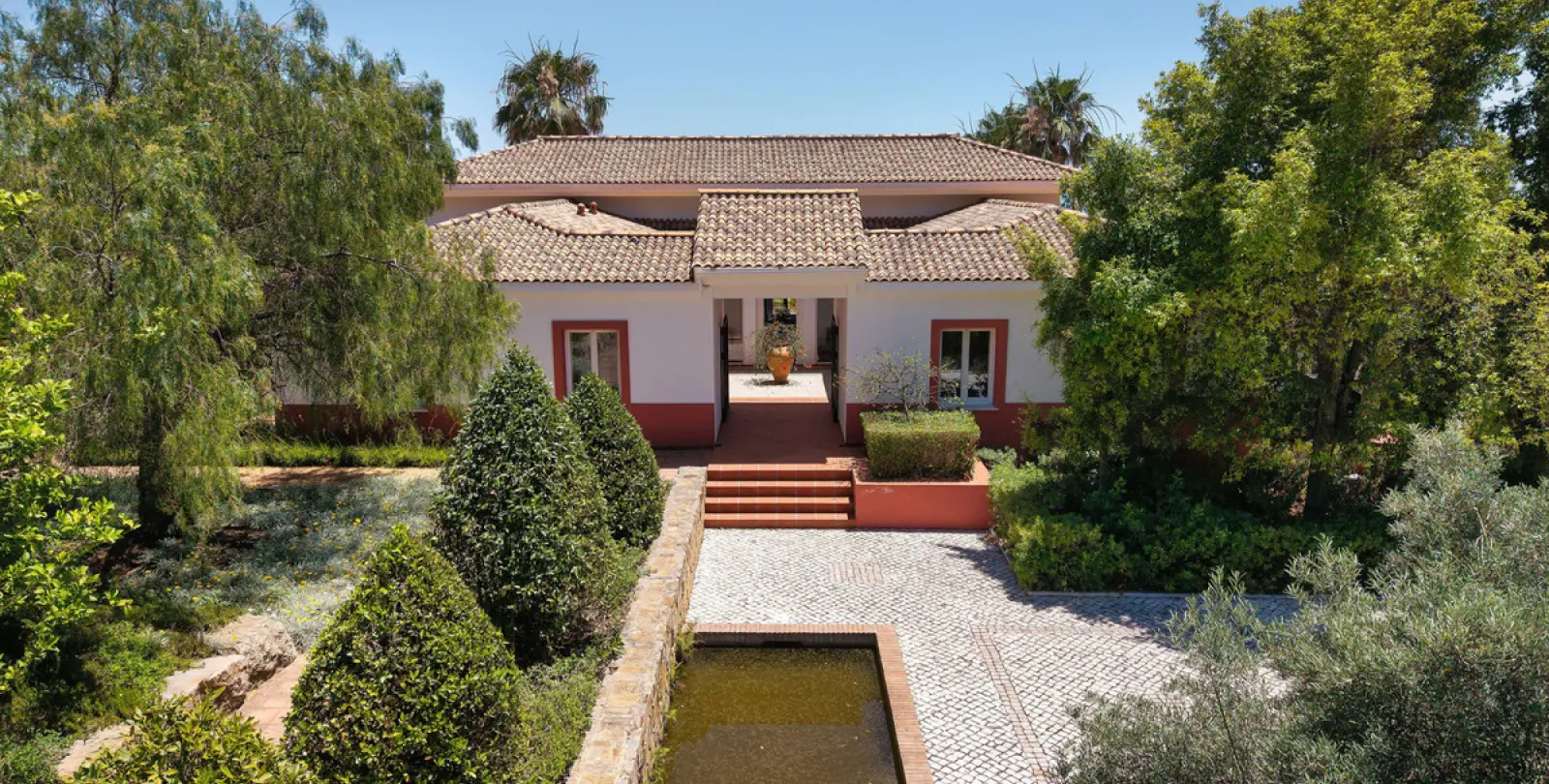 Short-term rent of detached villa in Benahavís 77