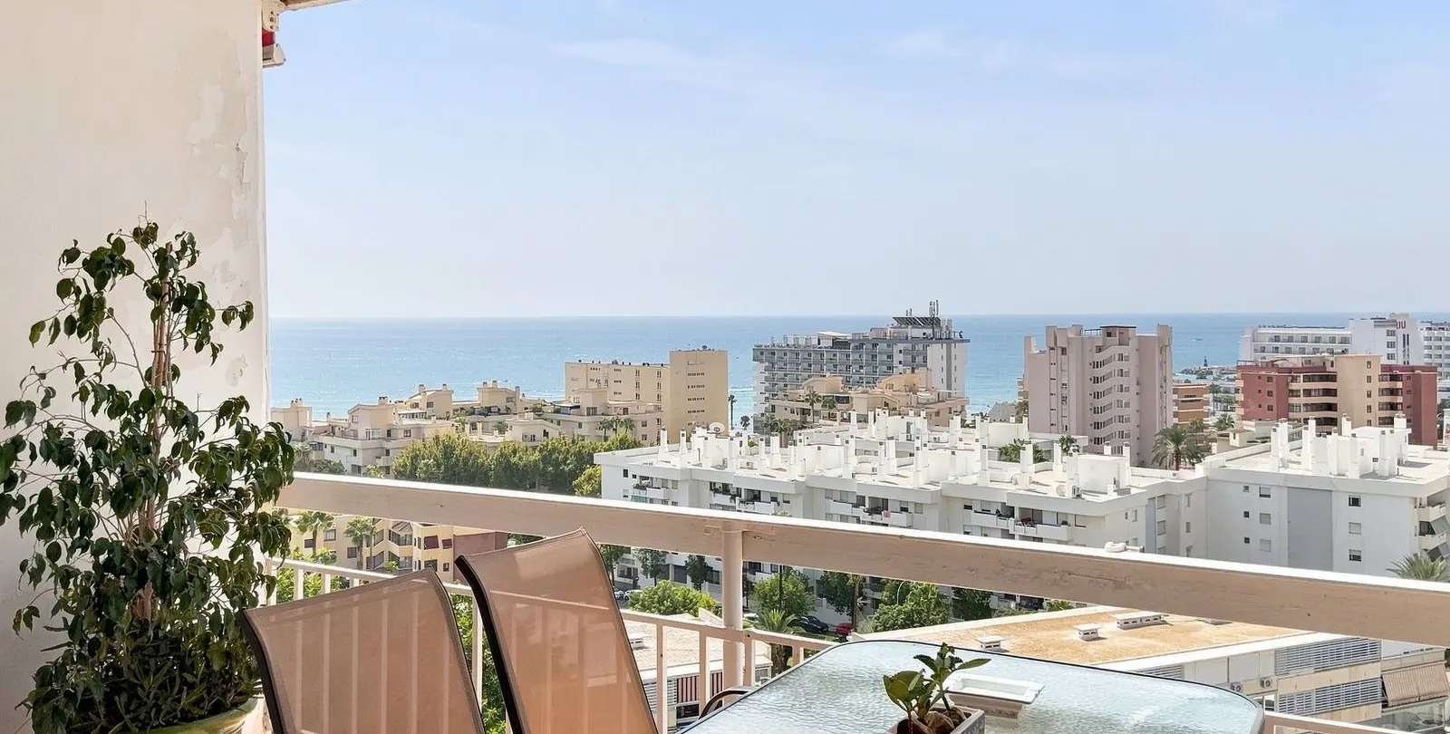 Sale of penthouse in Montemar 1