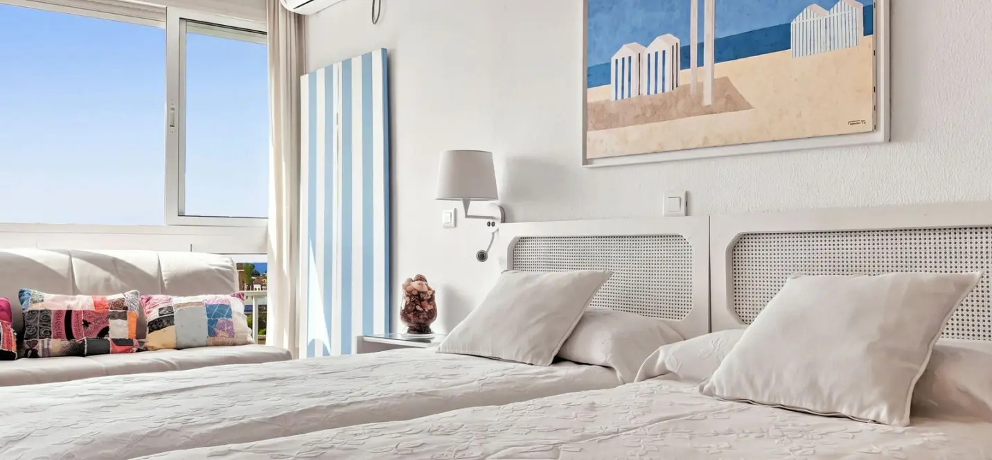 Sale of penthouse in Montemar 3
