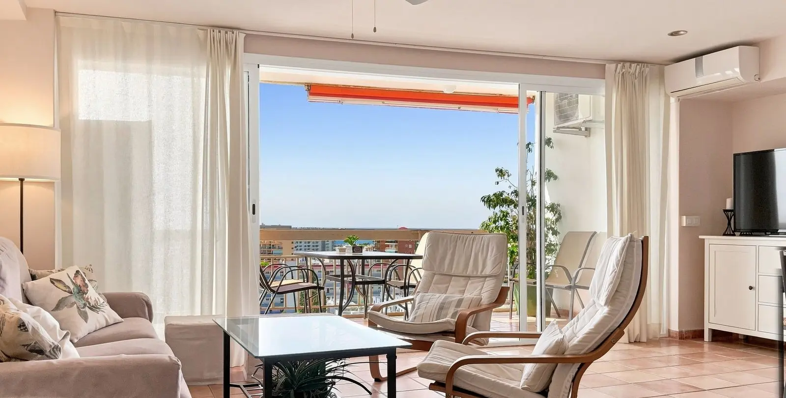 Sale of penthouse in Montemar 12
