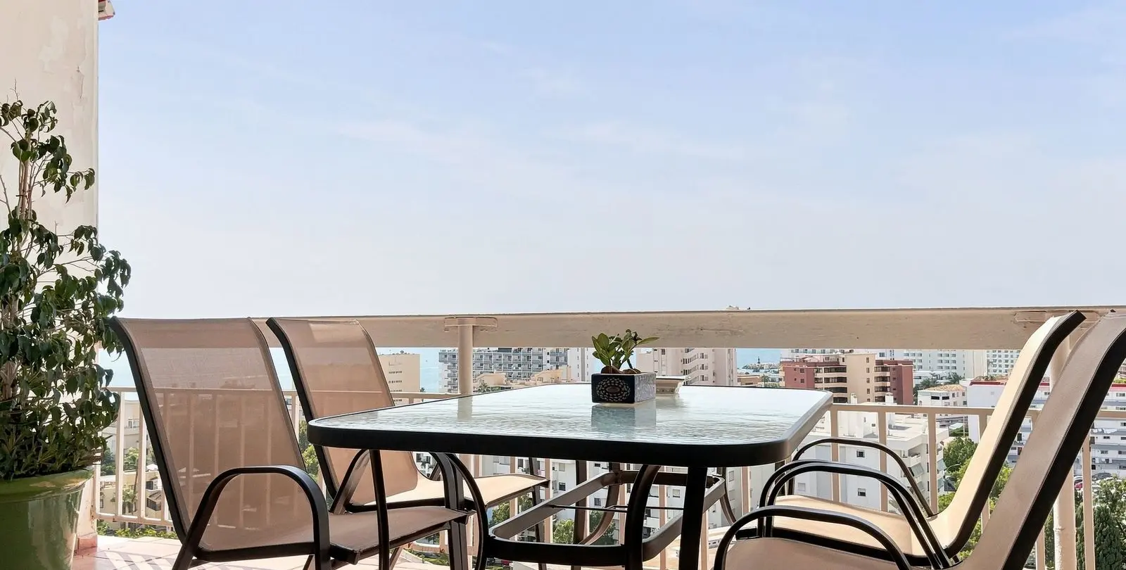 Sale of penthouse in Montemar 14