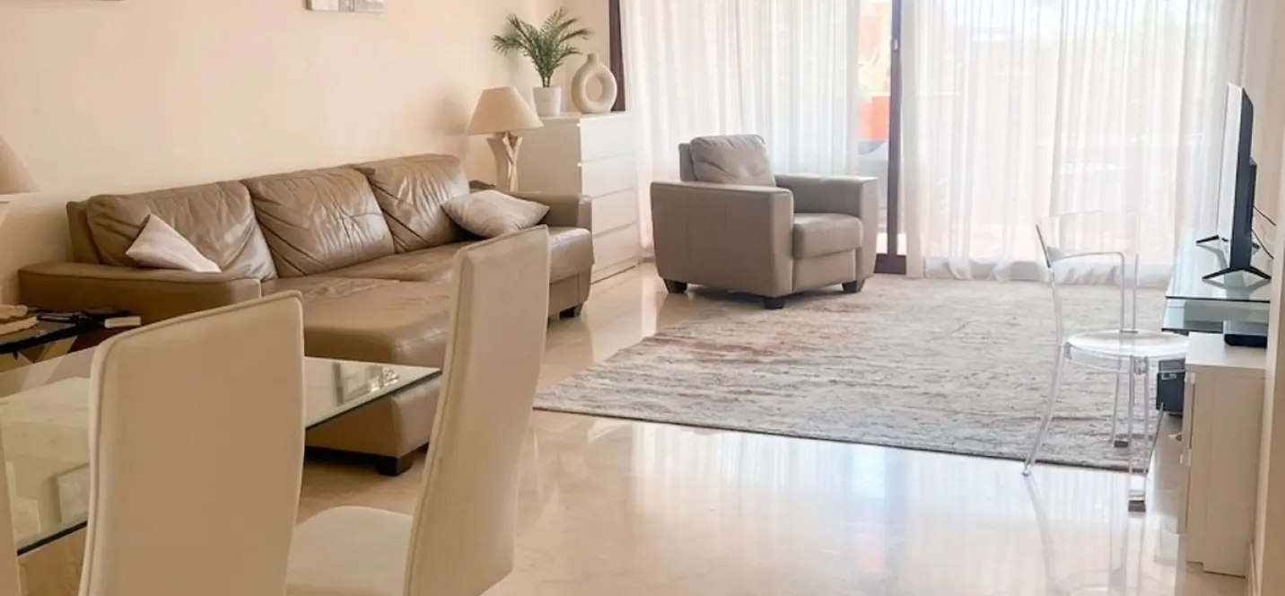 Sale of middle floor apartment in Benahavís 1