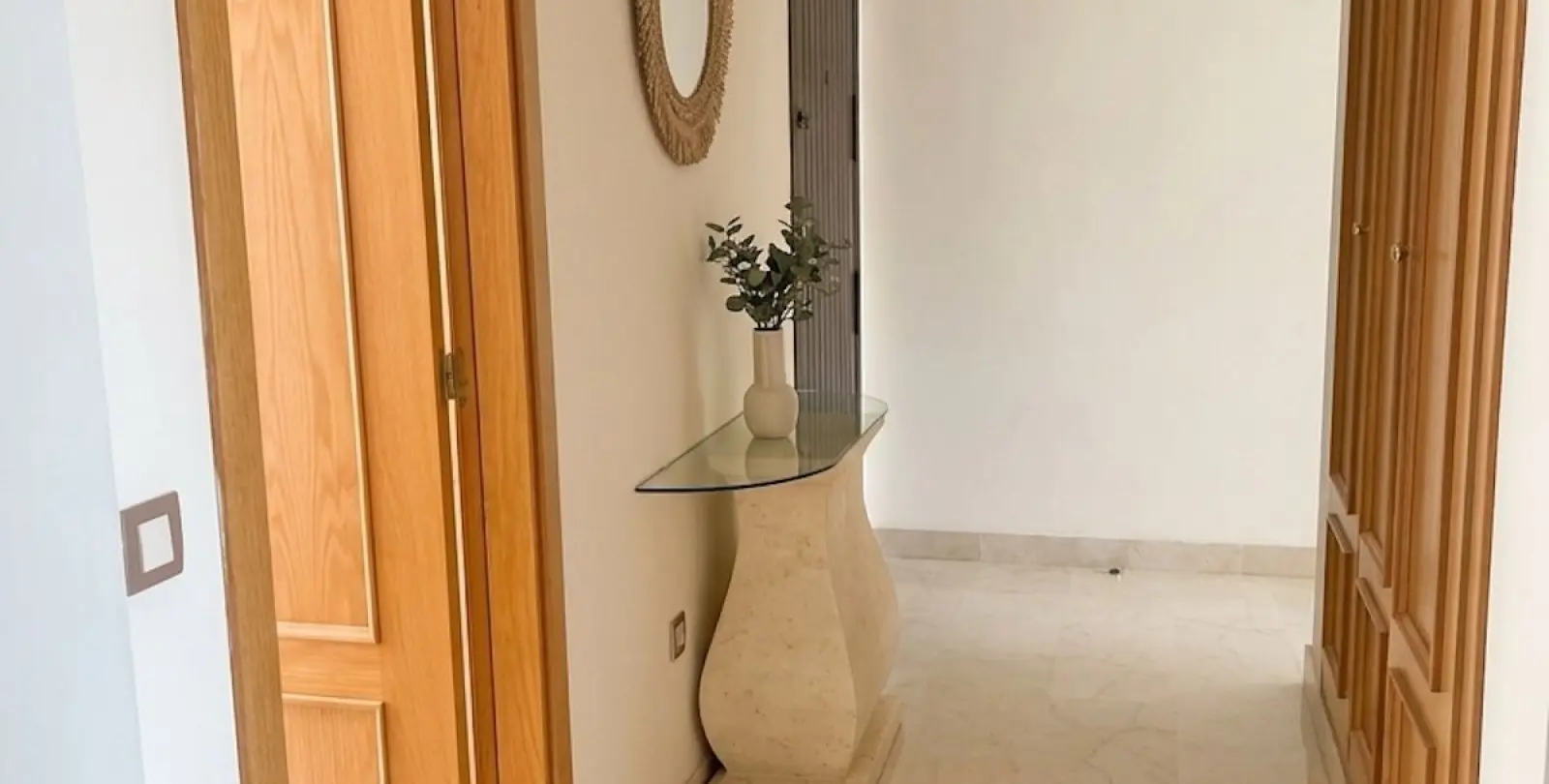 Sale of middle floor apartment in Benahavís 4
