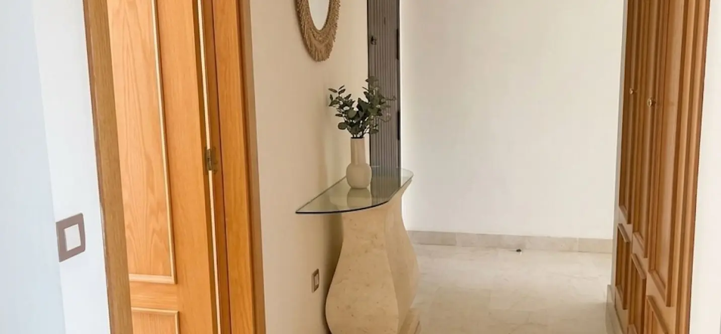 Sale of middle floor apartment in Benahavís 3