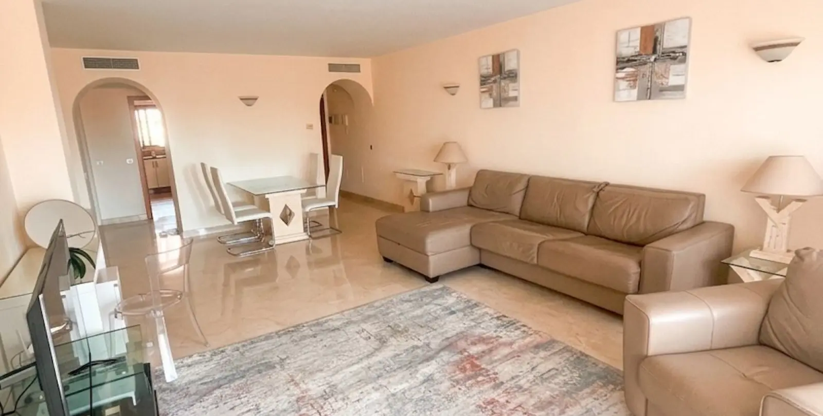 Sale of middle floor apartment in Benahavís 5