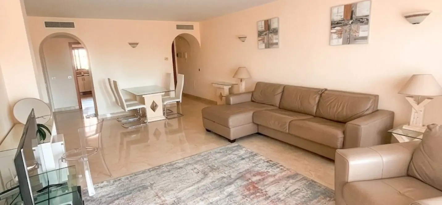 Sale of middle floor apartment in Benahavís 4