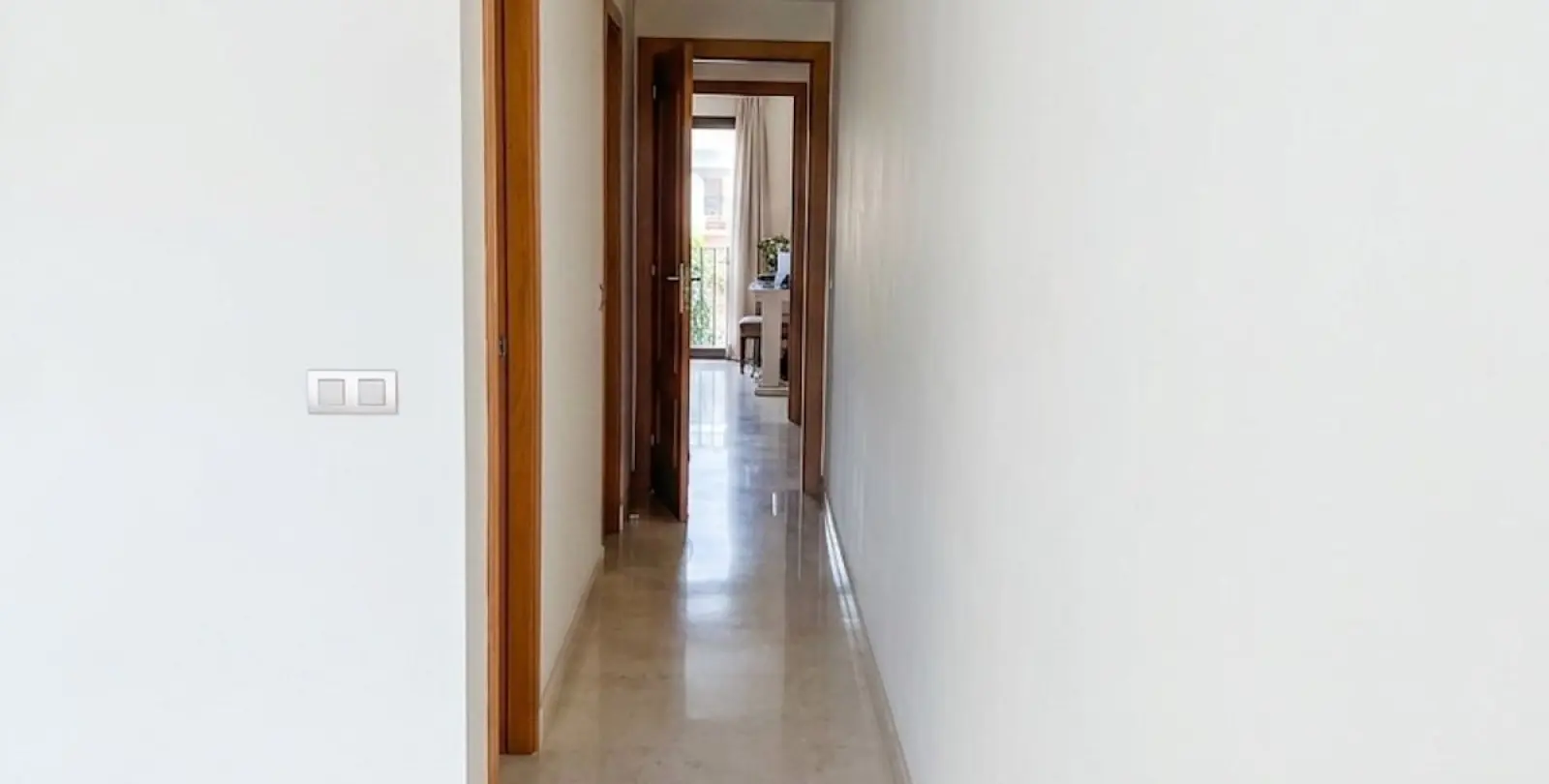 Sale of middle floor apartment in Benahavís 9