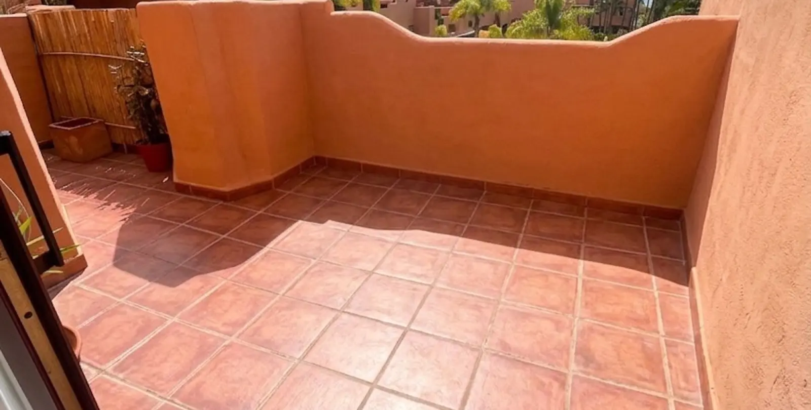 Sale of middle floor apartment in Benahavís 14