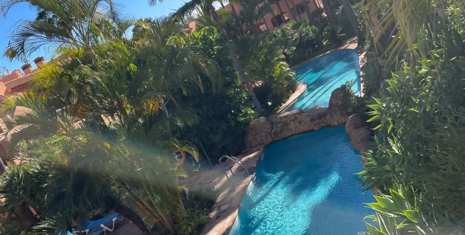 Sale of middle floor apartment in Benahavís 17