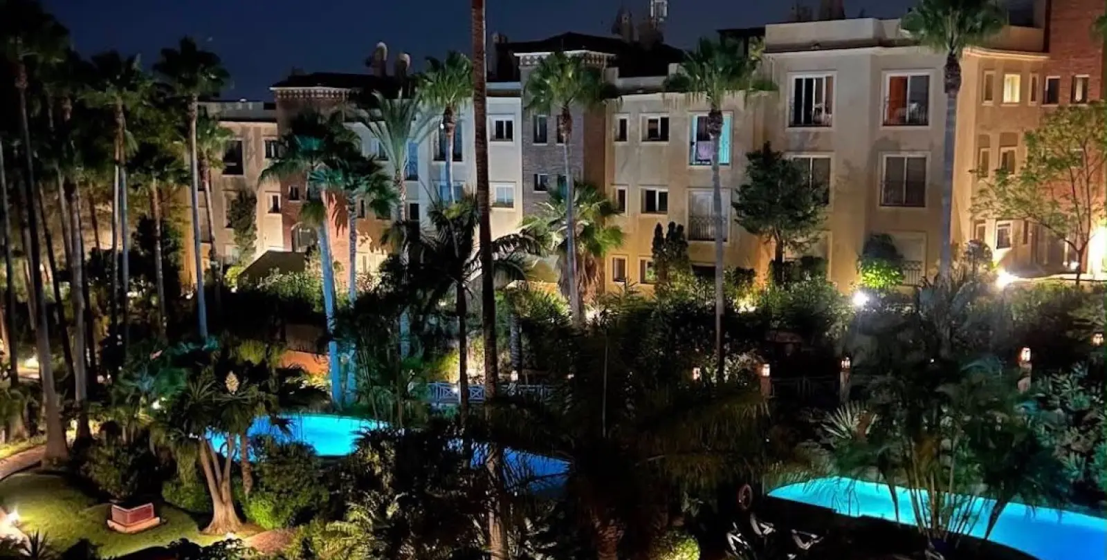 Sale of middle floor apartment in Benahavís 18