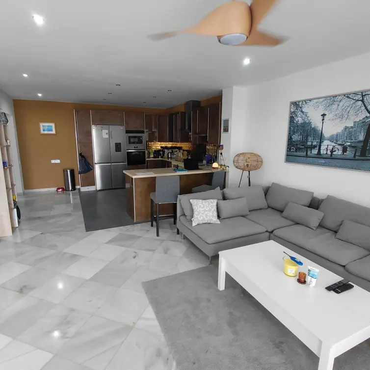 Sale of middle floor apartment in Benahavís