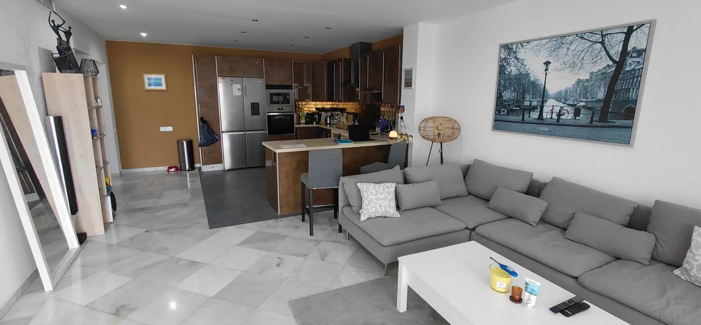 Sale of middle floor apartment in Benahavís 2