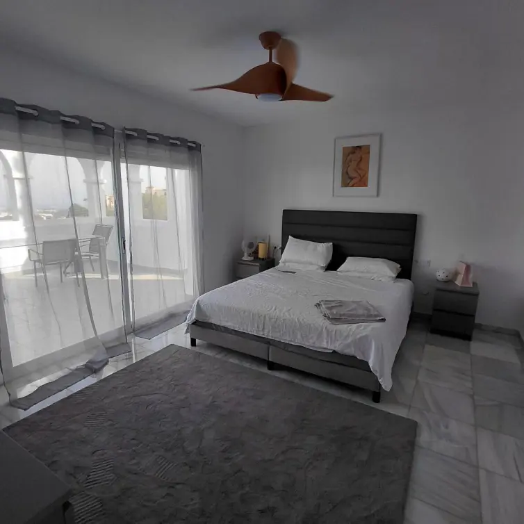 Sale of middle floor apartment in Benahavís