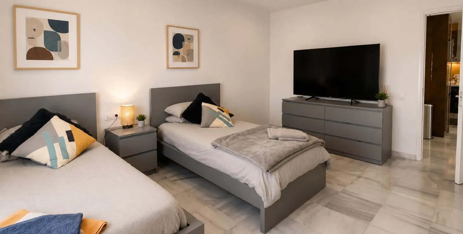 Venta de apartamento en planta media en Benahavís 10