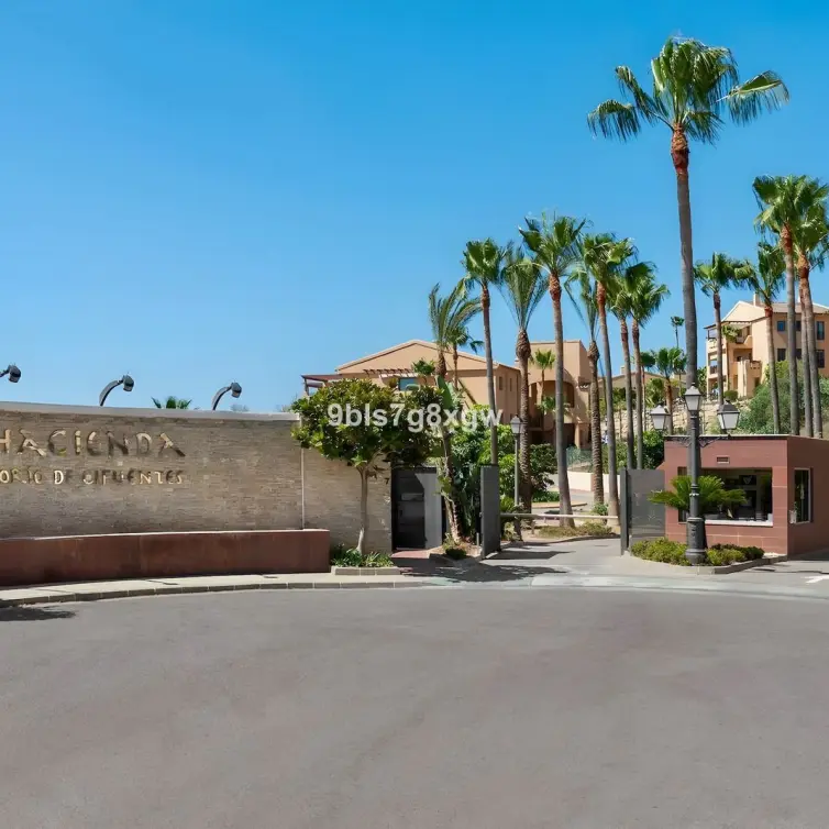 Venta de apartamento en planta media en Benahavís