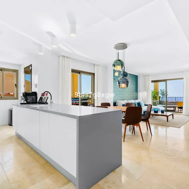 Venta de apartamento en planta media en Benahavís