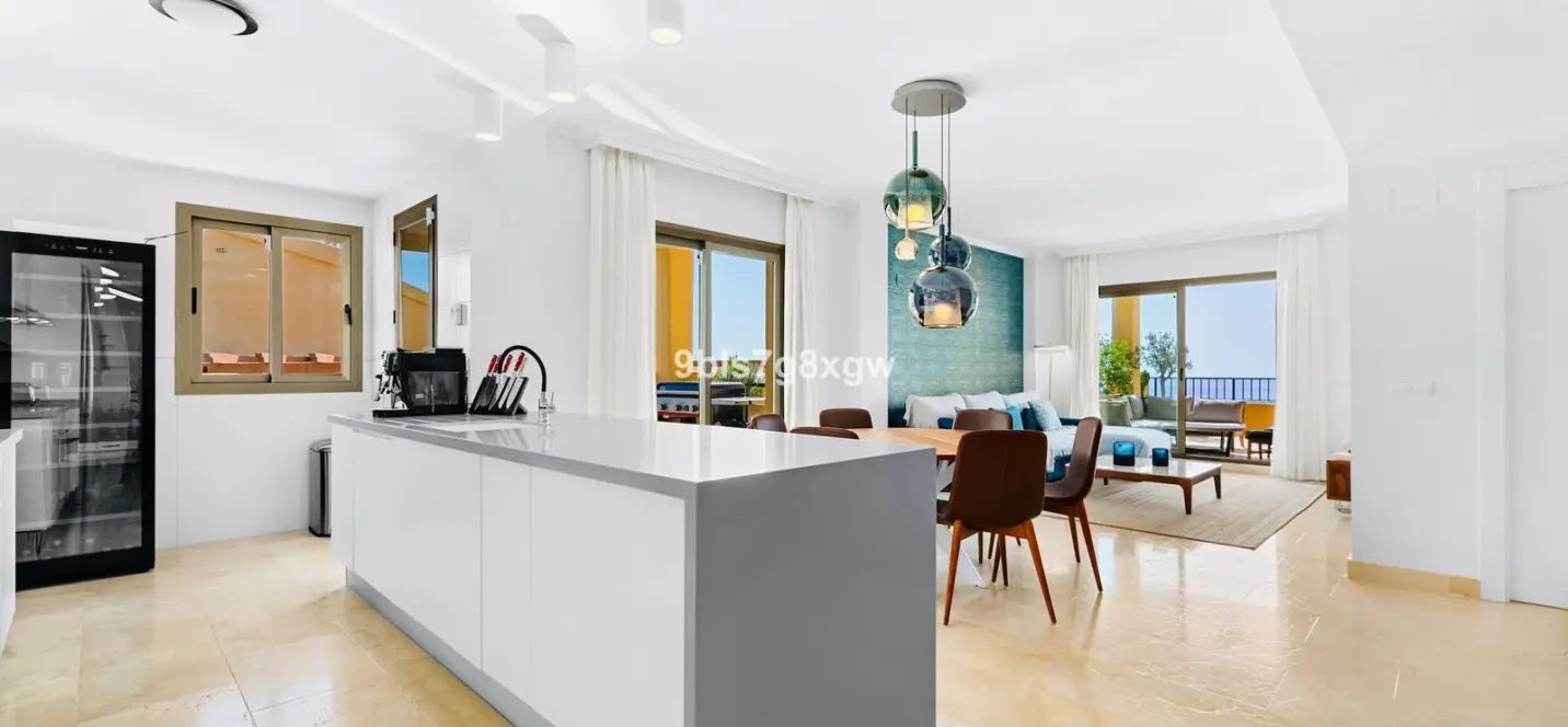 Venta de apartamento en planta media en Benahavís 4