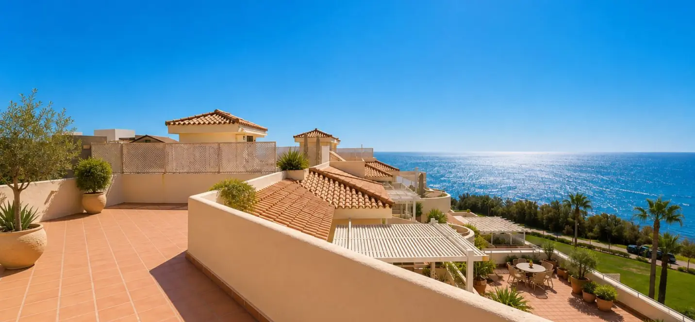 Sale of penthouse in Estepona 1
