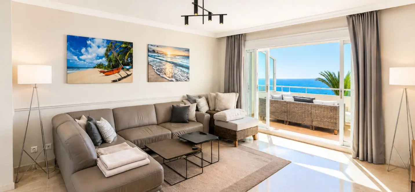Sale of penthouse in Estepona 2